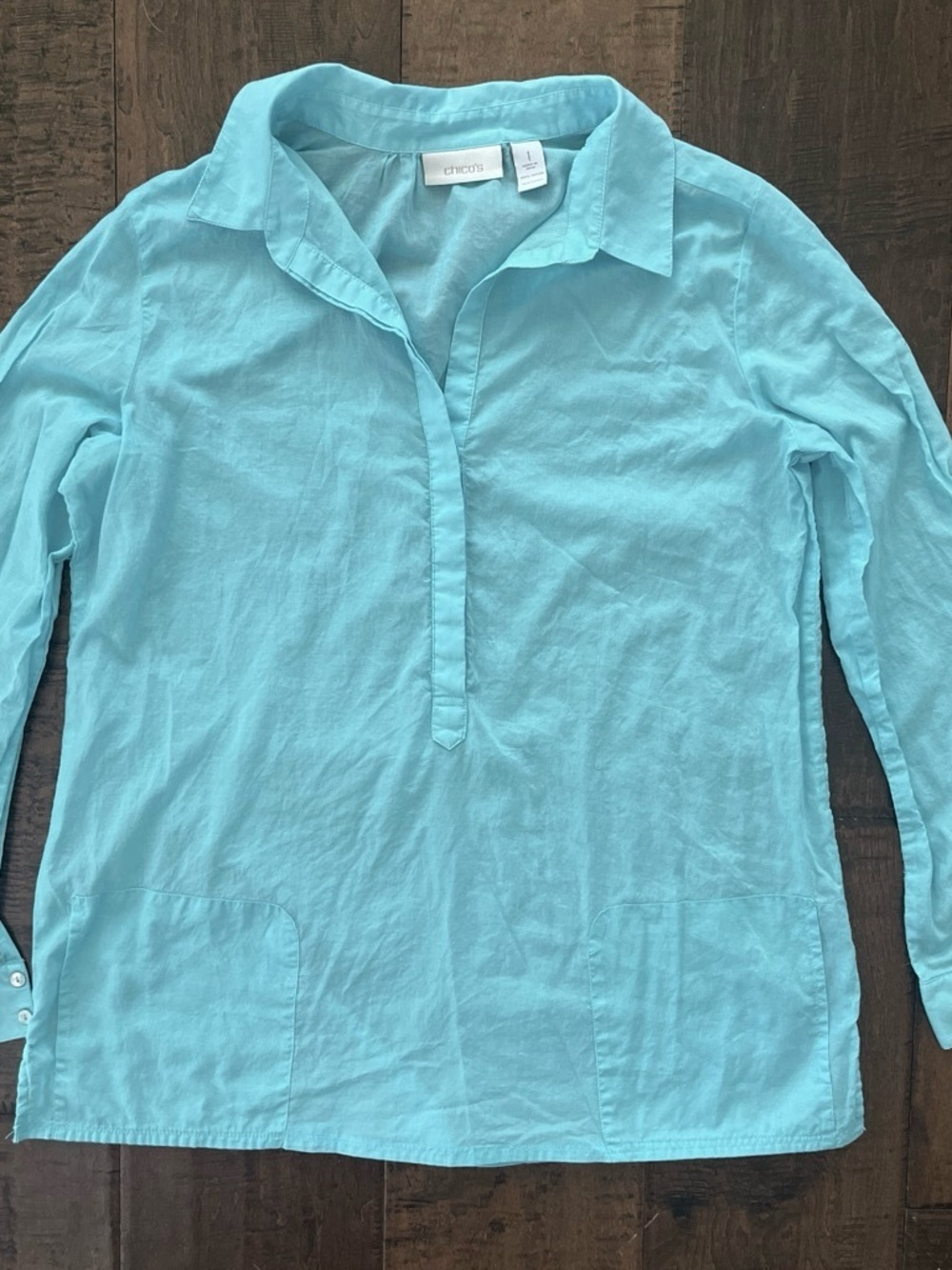 Chico's 100% cotton lighteight, airy turquoise blue tunic with patch pockets